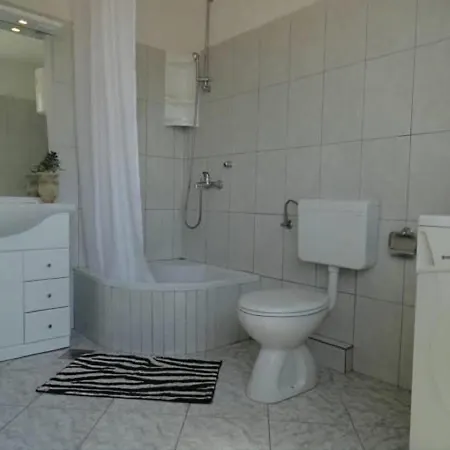 Bernard Apartamento Makarska